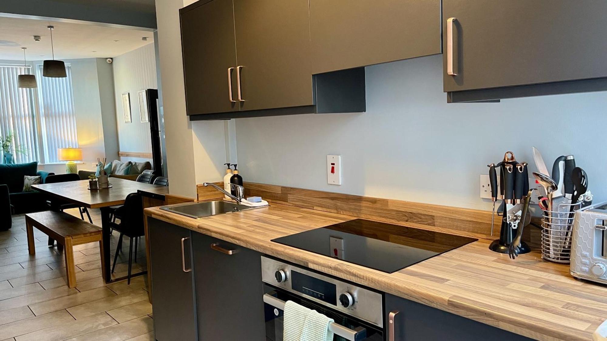 The Muse - Luxury 5 Bedroom House Belfast