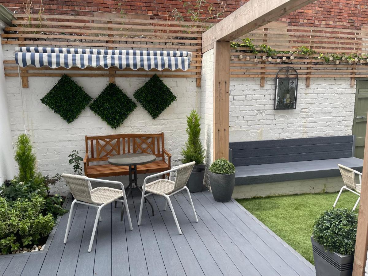 The Muse - Luxury 5 Bedroom House * Belfast