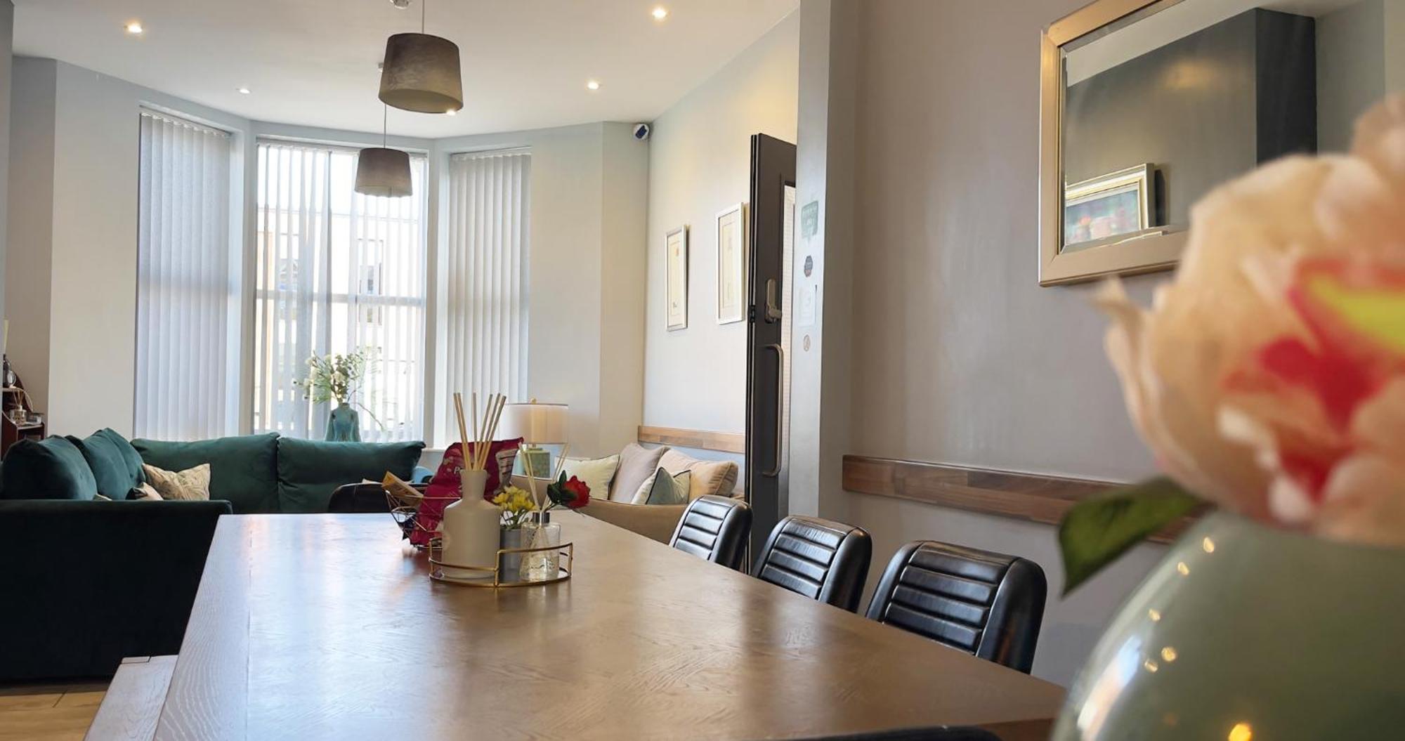 The Muse - Luxury 5 Bedroom House * Belfast