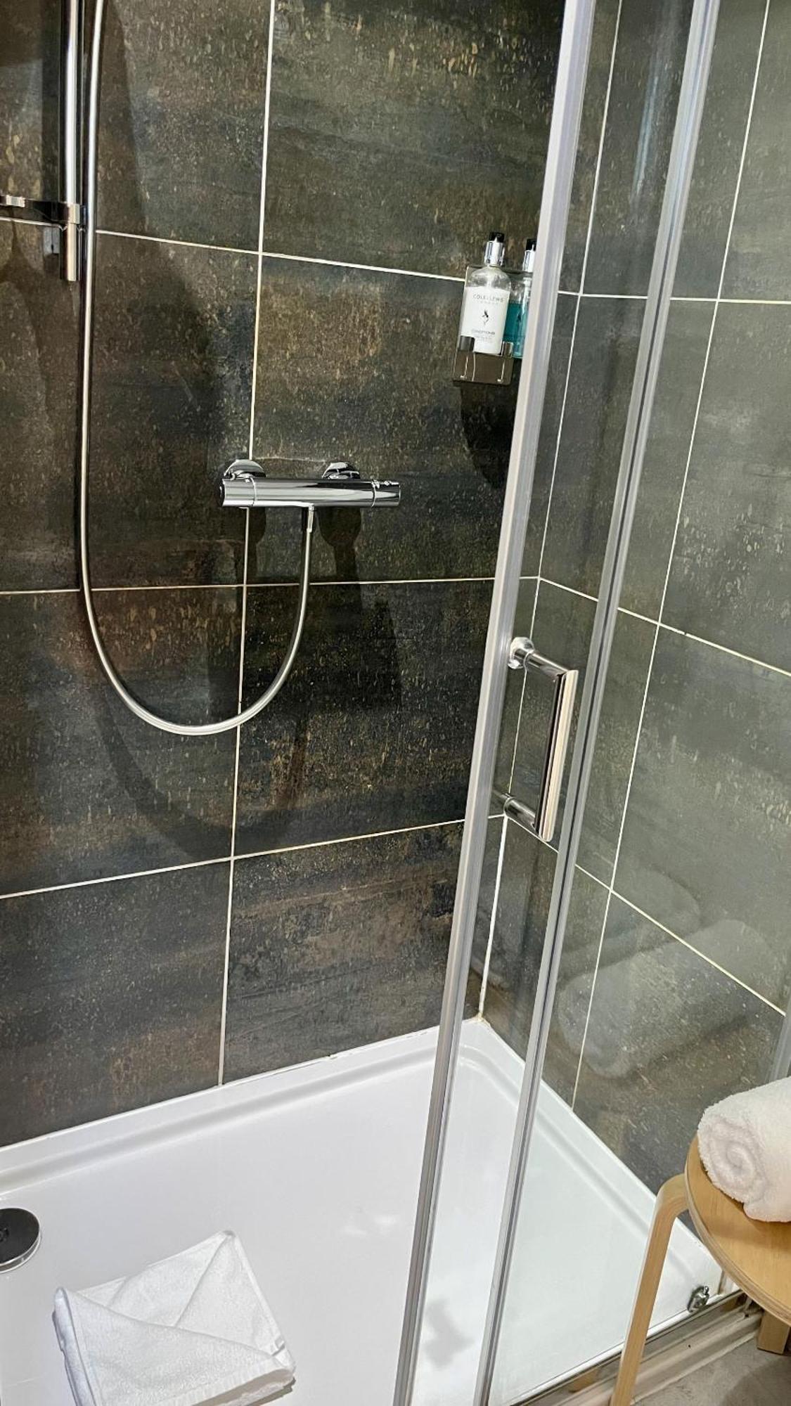 The Muse - Luxury 5 Bedroom House * Belfast
