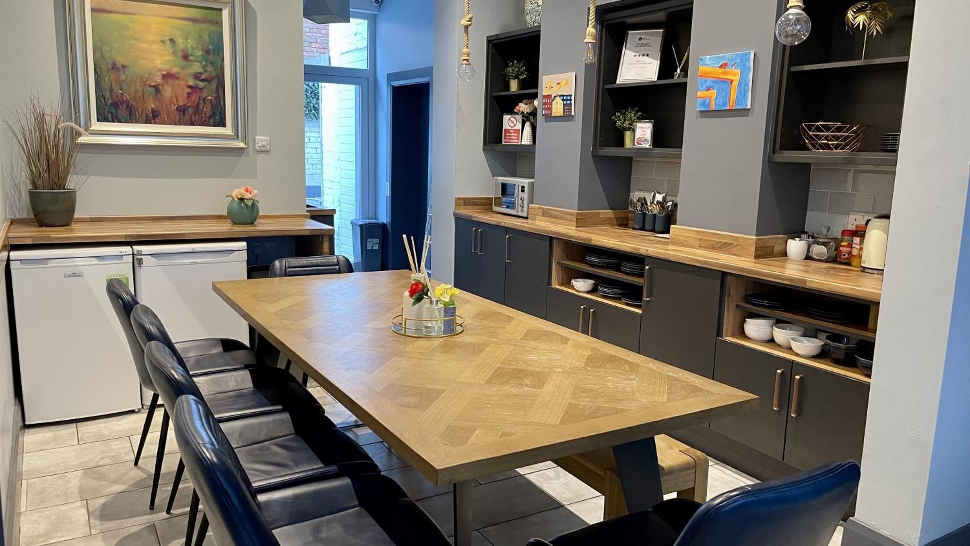 The Muse - Luxury 5 Bedroom House * Belfast